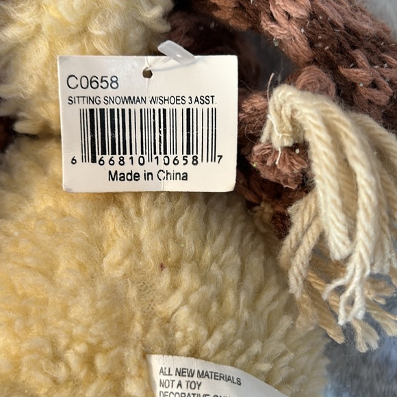 SITTING SNOWMAN DECOR - Picture 4 of 5